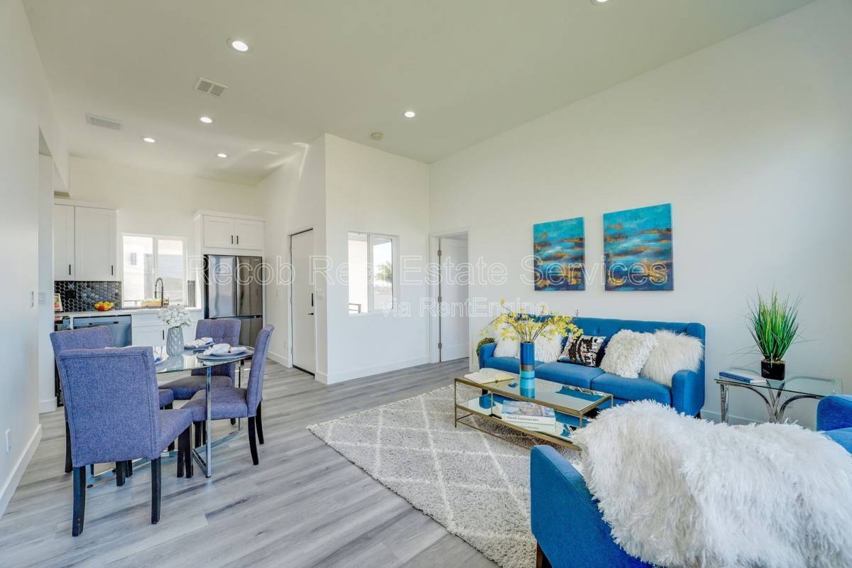 Apartment for rent at 3673 Budd St #3663, San Diego, CA 92111
