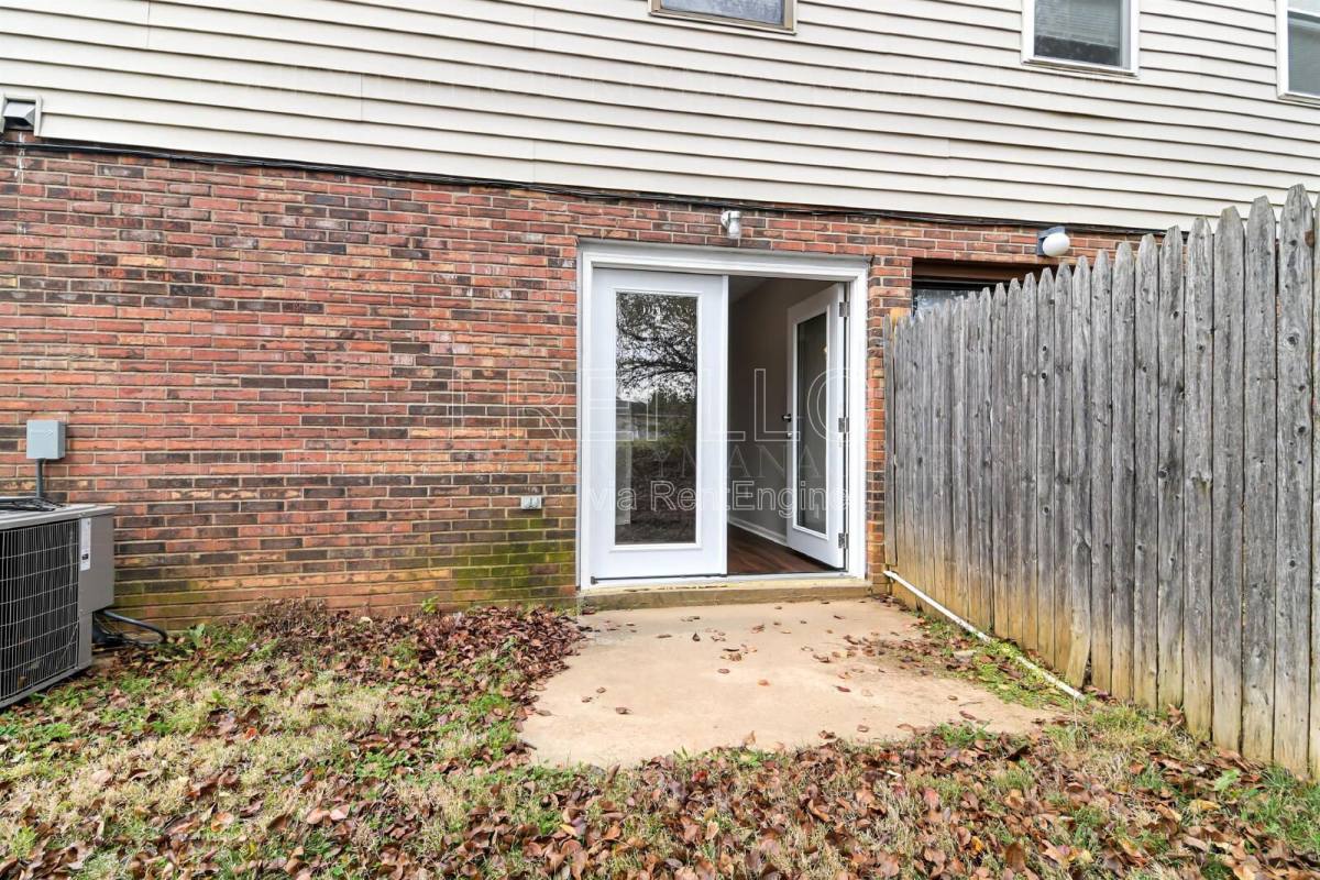 Apartment for rent at 621 Westport Rd #1, Elizabethtown, KY 42701