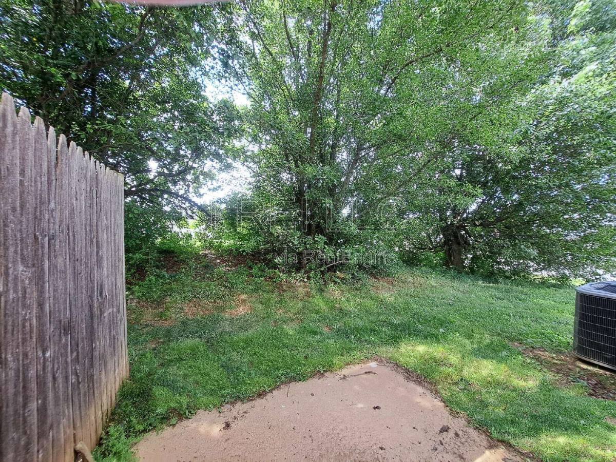 Apartment for rent at 621 Westport Rd #1, Elizabethtown, KY 42701