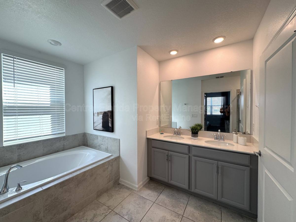 Townhouse for rent at 1031 Splash Shot Place, Davenport, FL 33896