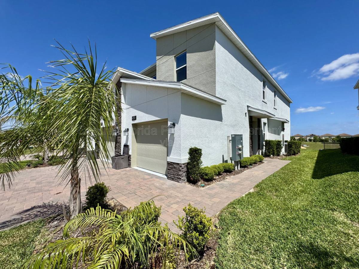 Townhouse for rent at 1031 Splash Shot Place, Davenport, FL 33896