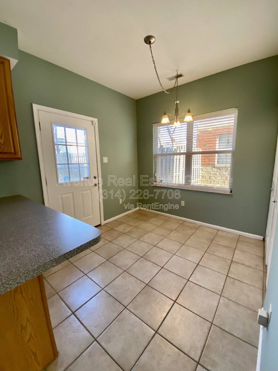 Townhouse for rent at 4127 Westminster Place, Saint Louis, MO 63108