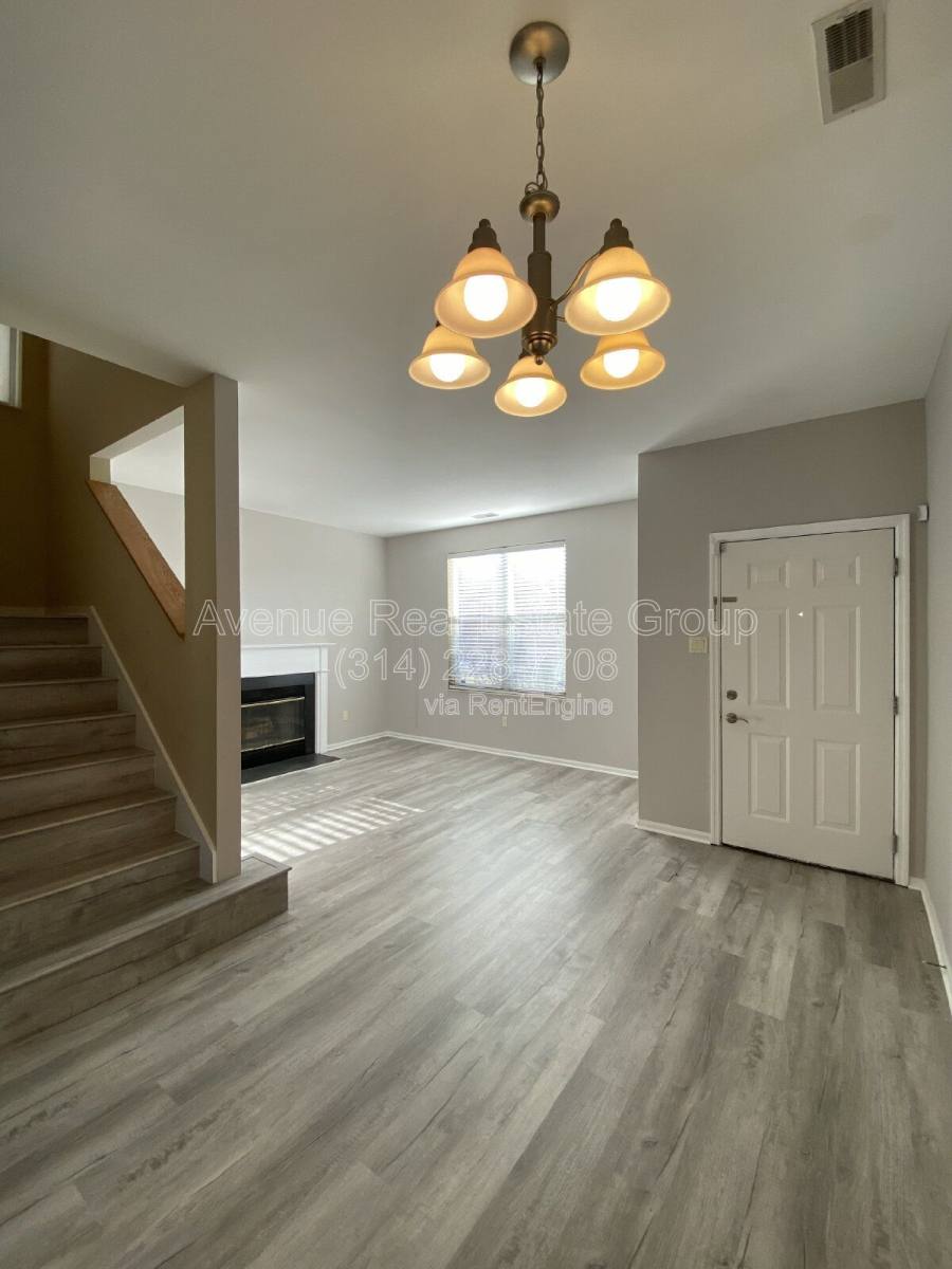 Townhouse for rent at 4127 Westminster Place, Saint Louis, MO 63108
