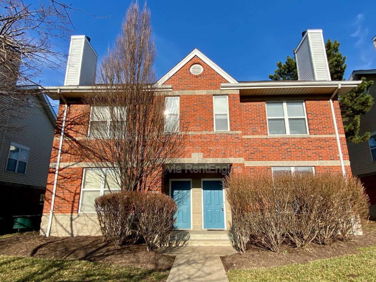 Townhouse for rent at 4127 Westminster Place, Saint Louis, MO 63108