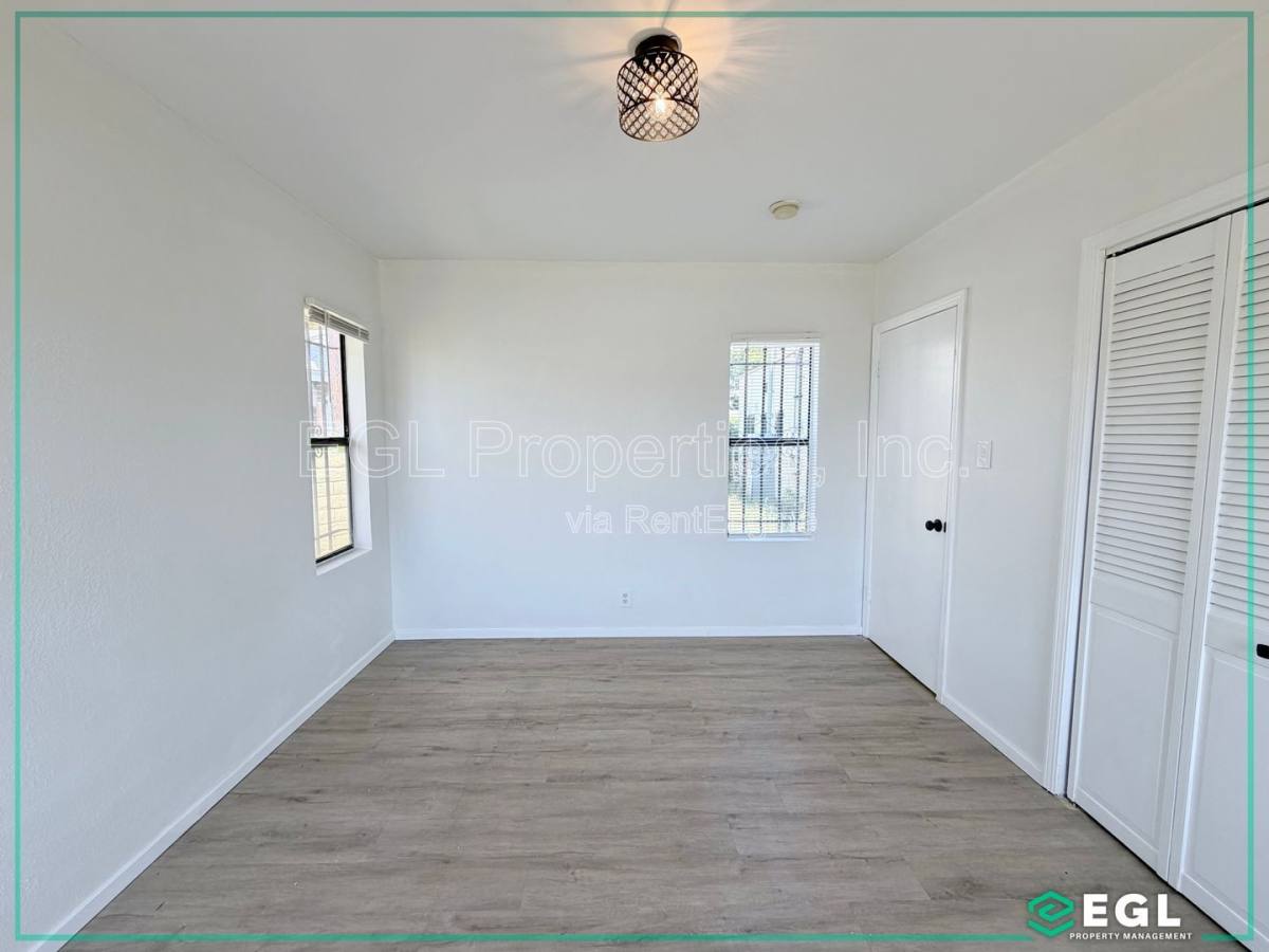 Apartment for rent at 2822 12th Ave, Los Angeles, CA 90018