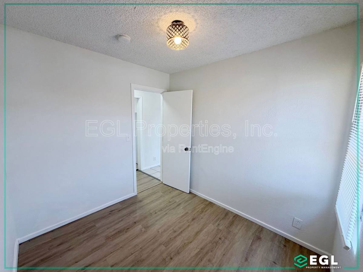 Apartment for rent at 2822 12th Ave, Los Angeles, CA 90018