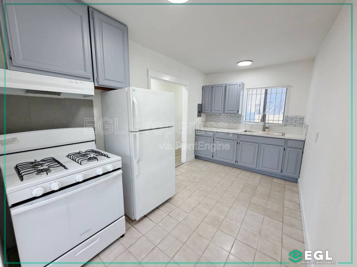 Apartment for rent at 2822 12th Ave, Los Angeles, CA 90018