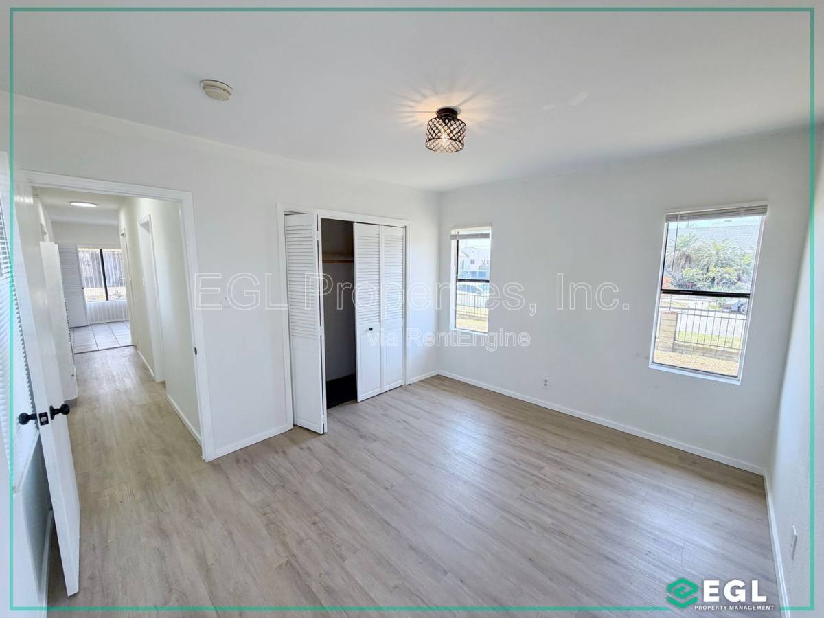 Apartment for rent at 2822 12th Ave, Los Angeles, CA 90018