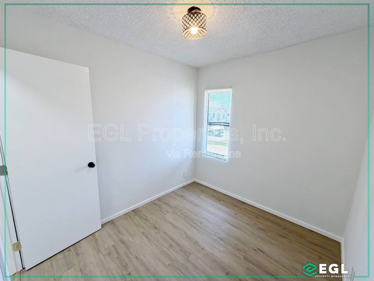 Apartment for rent at 2822 12th Ave, Los Angeles, CA 90018
