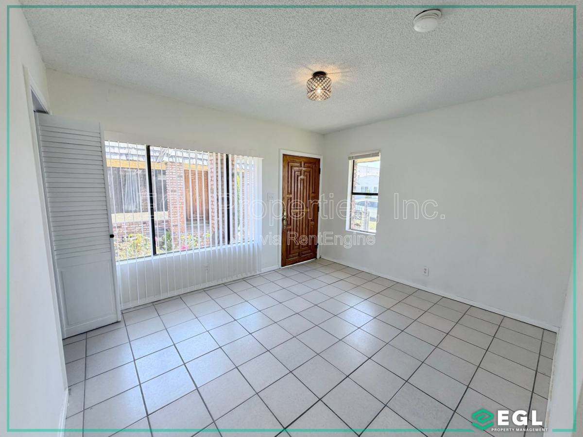 Apartment for rent at 2822 12th Ave, Los Angeles, CA 90018
