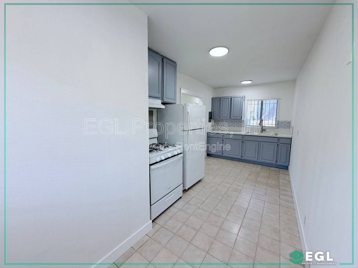 Apartment for rent at 2822 12th Ave, Los Angeles, CA 90018