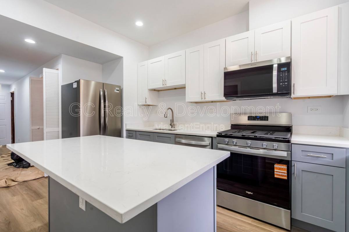 Condo for rent at 3744 N Wilton Ave #1N, Chicago, IL 60613