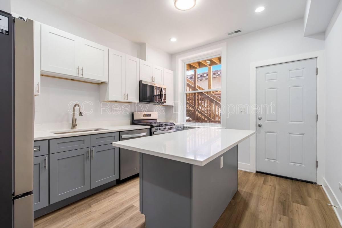 Condo for rent at 3744 N Wilton Ave #1N, Chicago, IL 60613