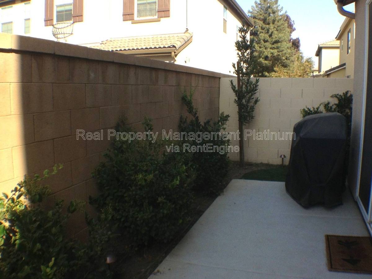 House for rent at 1324 Royalty Way, Clovis, CA 93619