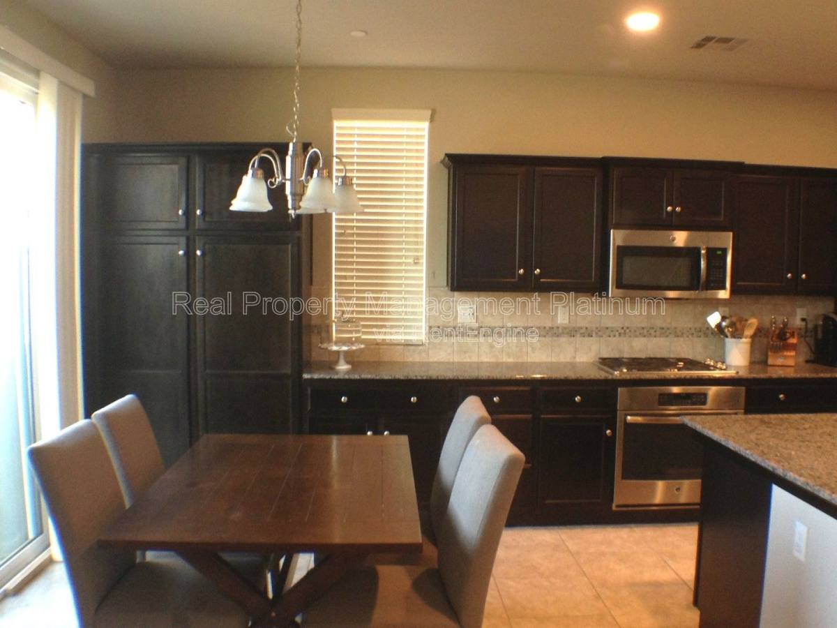 House for rent at 1324 Royalty Way, Clovis, CA 93619