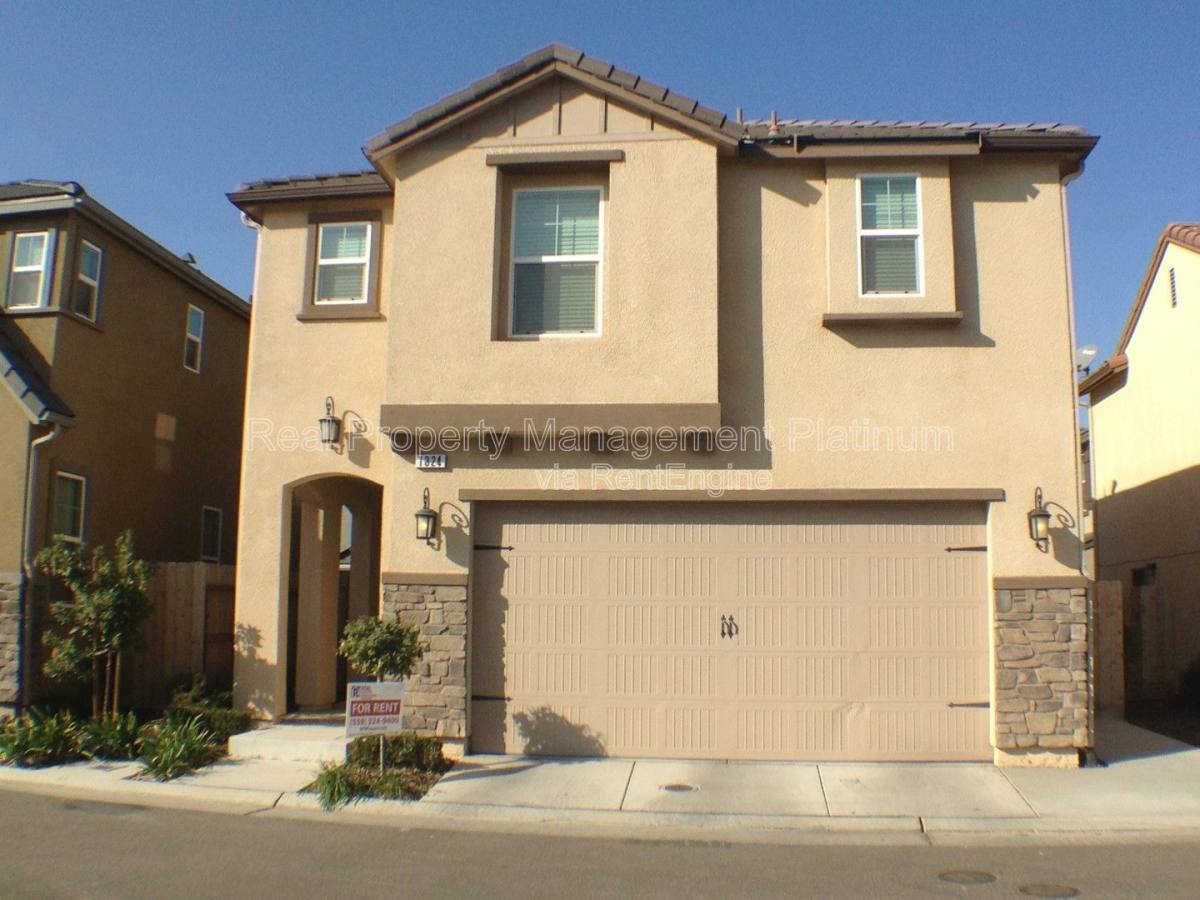 House for rent at 1324 Royalty Way, Clovis, CA 93619