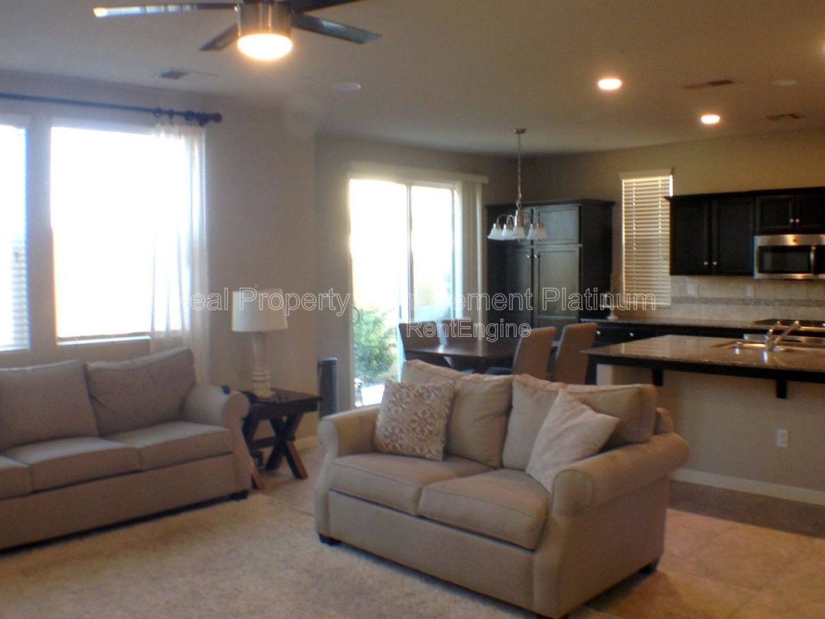 House for rent at 1324 Royalty Way, Clovis, CA 93619