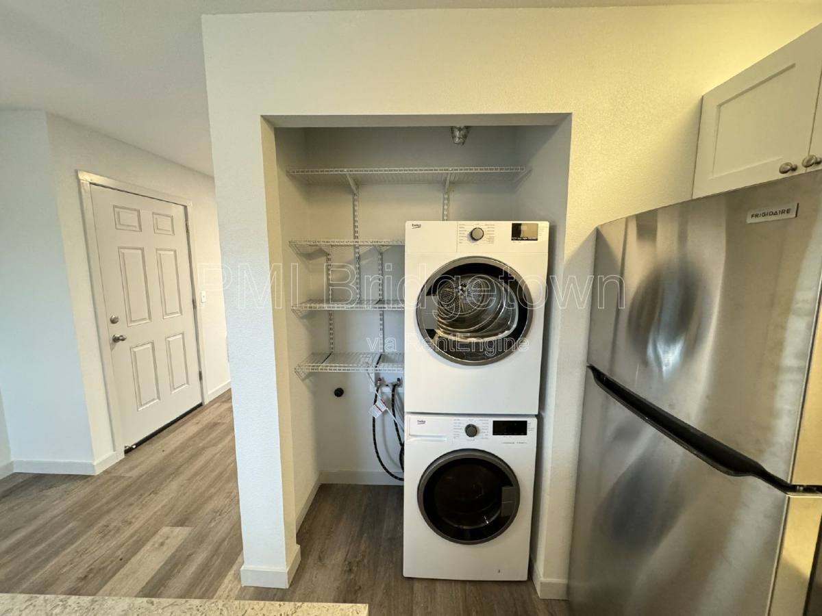 Apartment for rent at 4800 SE Boardman Ave #6, Portland, OR 97267