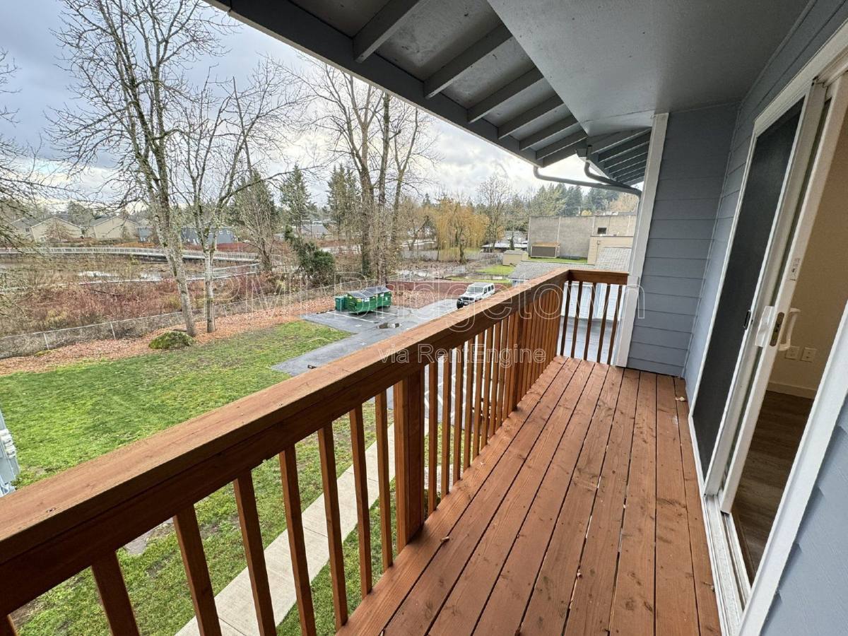 Apartment for rent at 4800 SE Boardman Ave #6, Portland, OR 97267