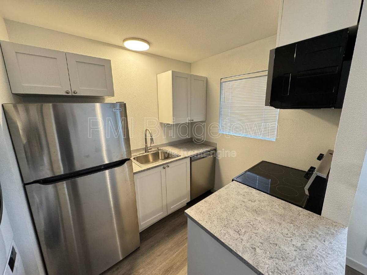 Apartment for rent at 4800 SE Boardman Ave #6, Portland, OR 97267