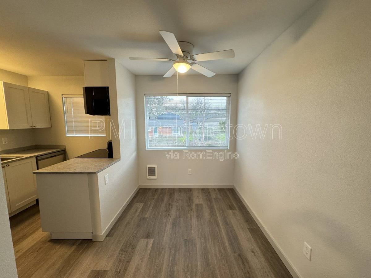 Apartment for rent at 4800 SE Boardman Ave #6, Portland, OR 97267