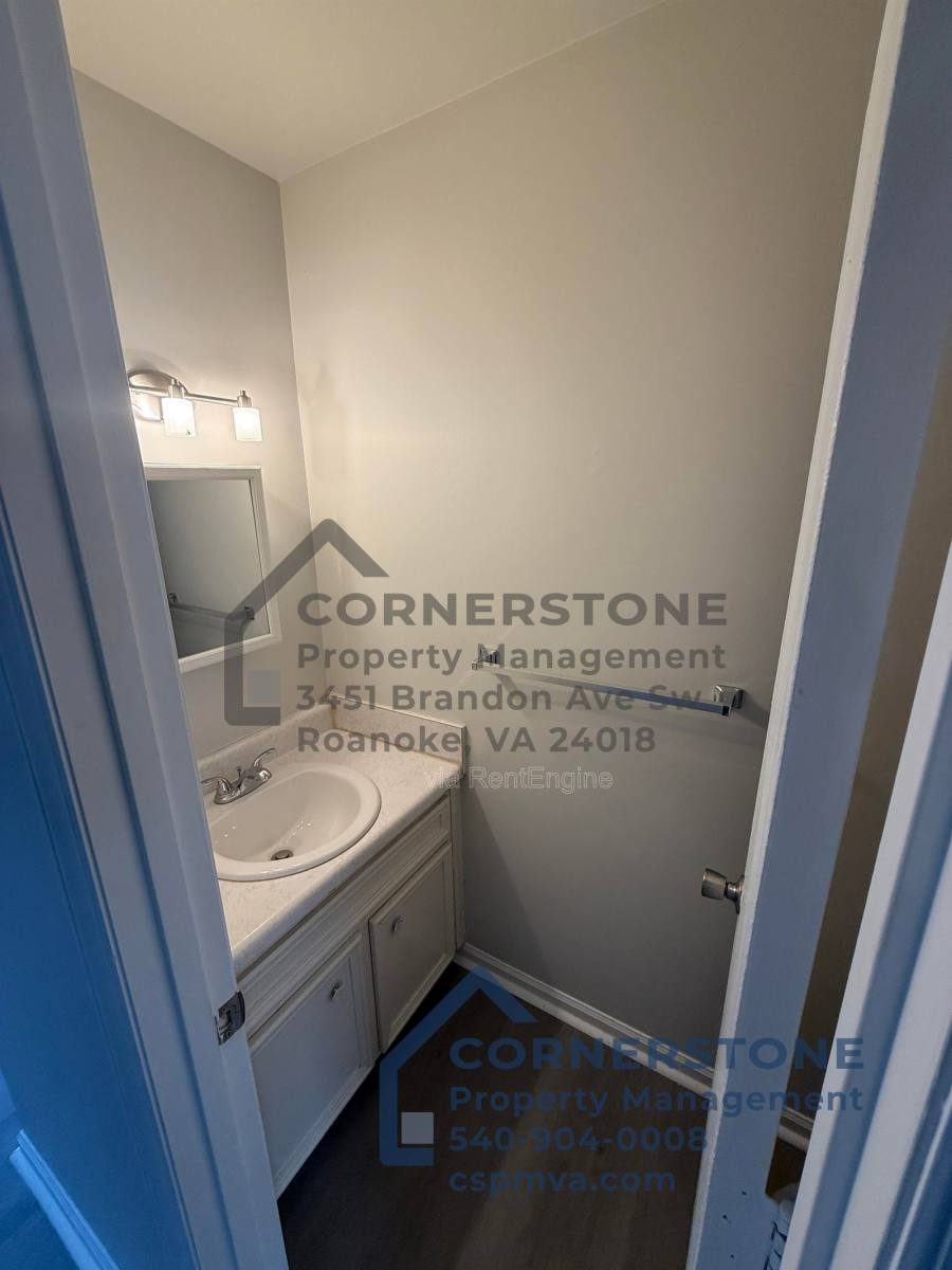 Apartment for rent at 106 Lee Ave NE #10, Roanoke, VA 24012