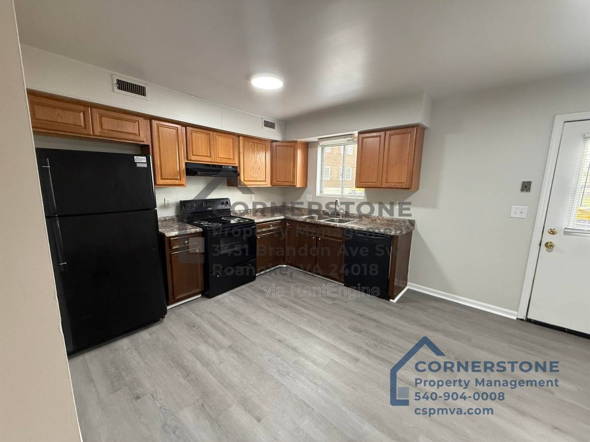 Apartment for rent at 106 Lee Ave NE #10, Roanoke, VA 24012