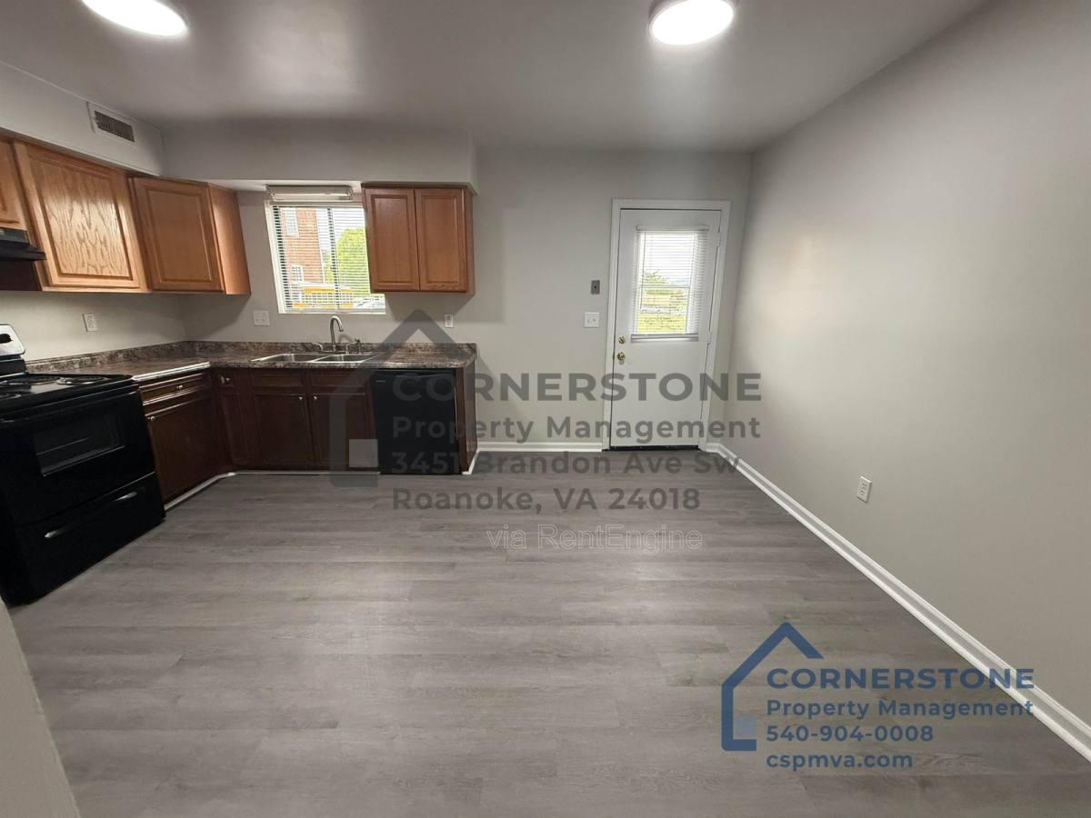 Apartment for rent at 106 Lee Ave NE #10, Roanoke, VA 24012