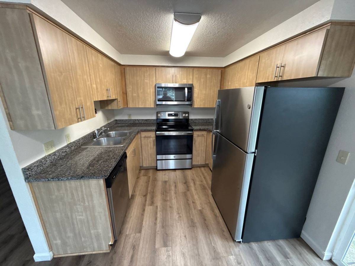 Apartment for rent at 917 Bryan Court, Silverton, OR 97381