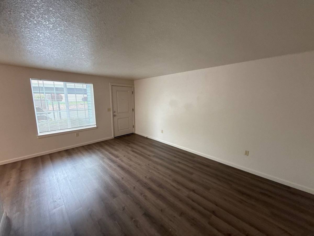 Apartment for rent at 917 Bryan Court, Silverton, OR 97381