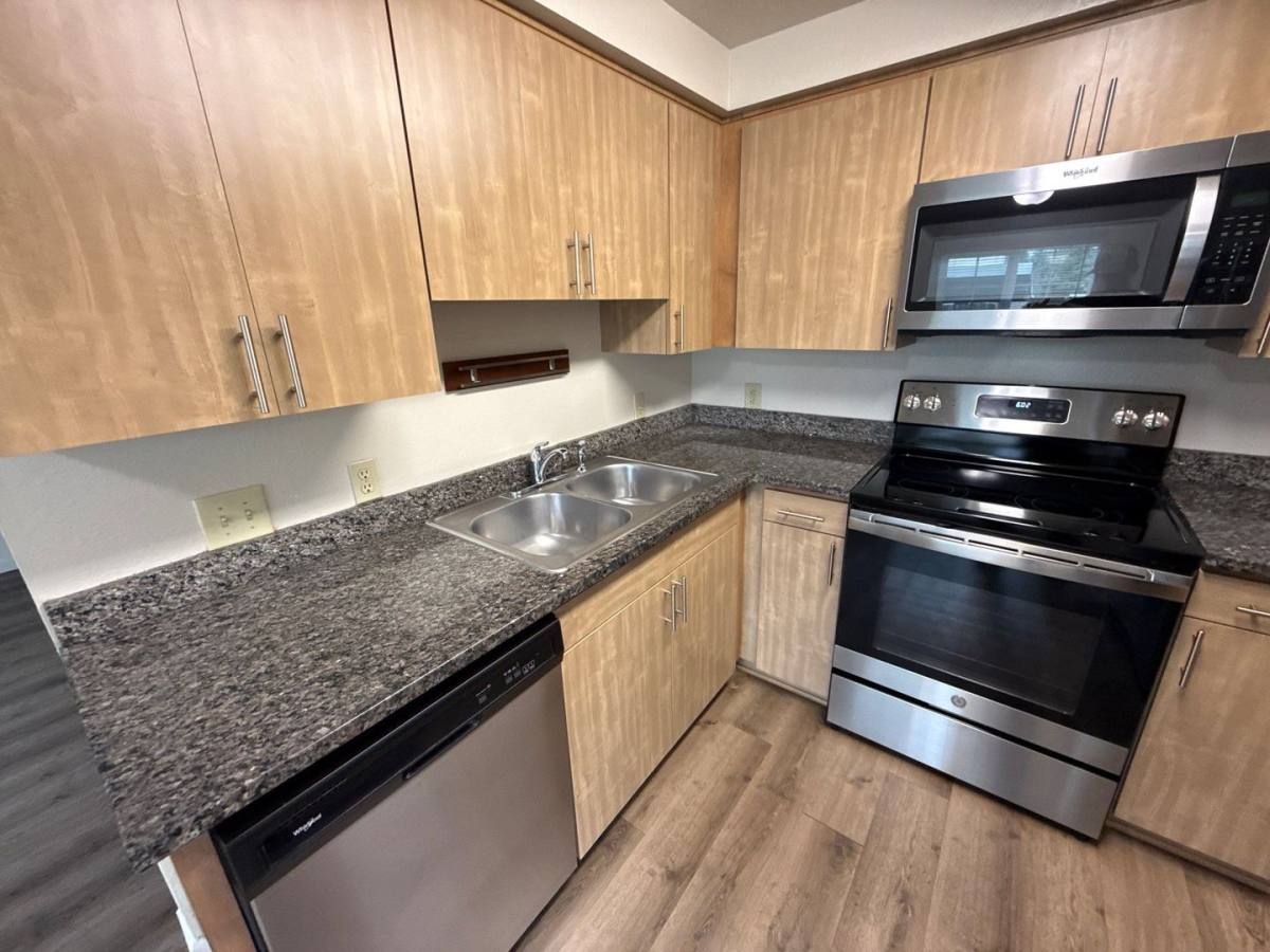 Apartment for rent at 917 Bryan Court, Silverton, OR 97381