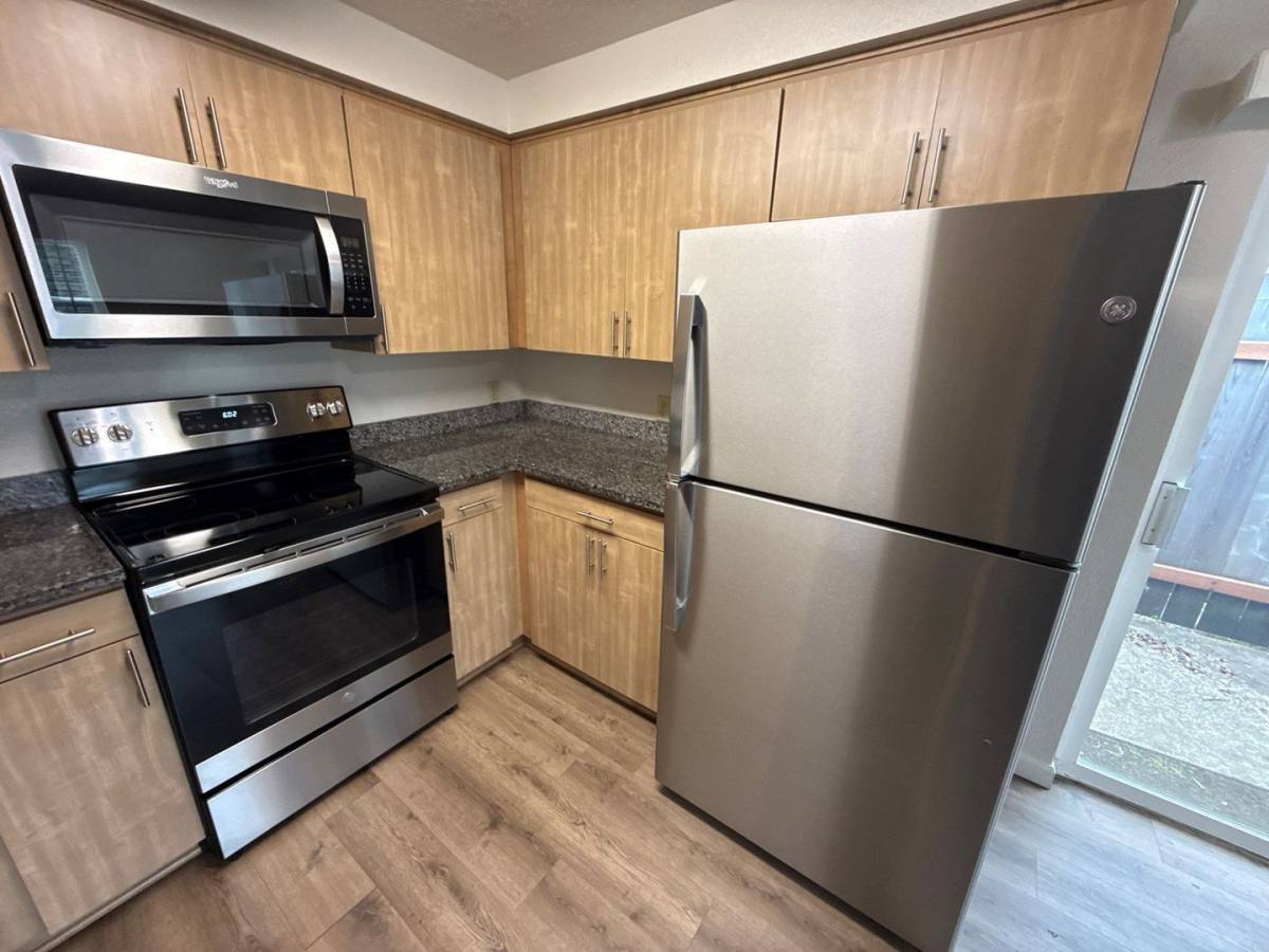 Apartment for rent at 917 Bryan Court, Silverton, OR 97381
