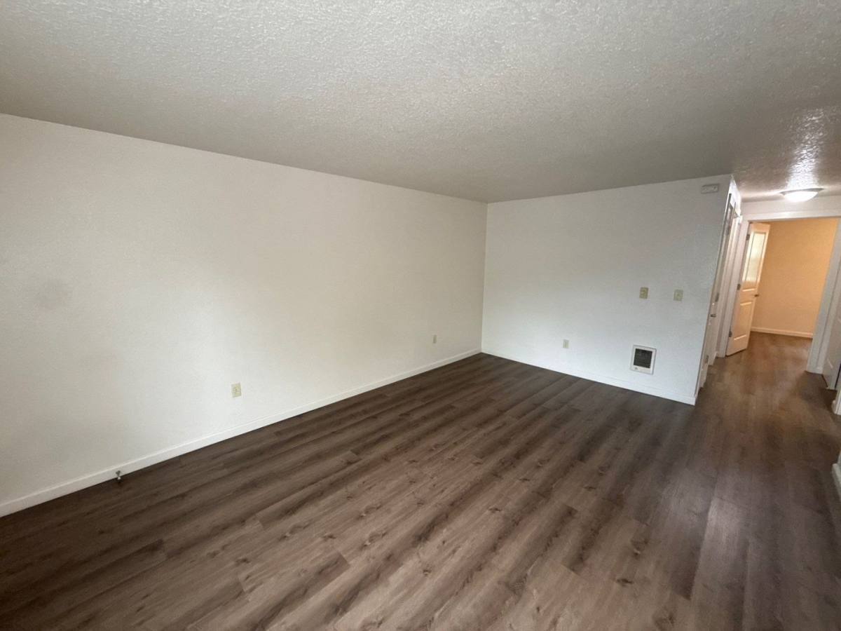 Apartment for rent at 917 Bryan Court, Silverton, OR 97381
