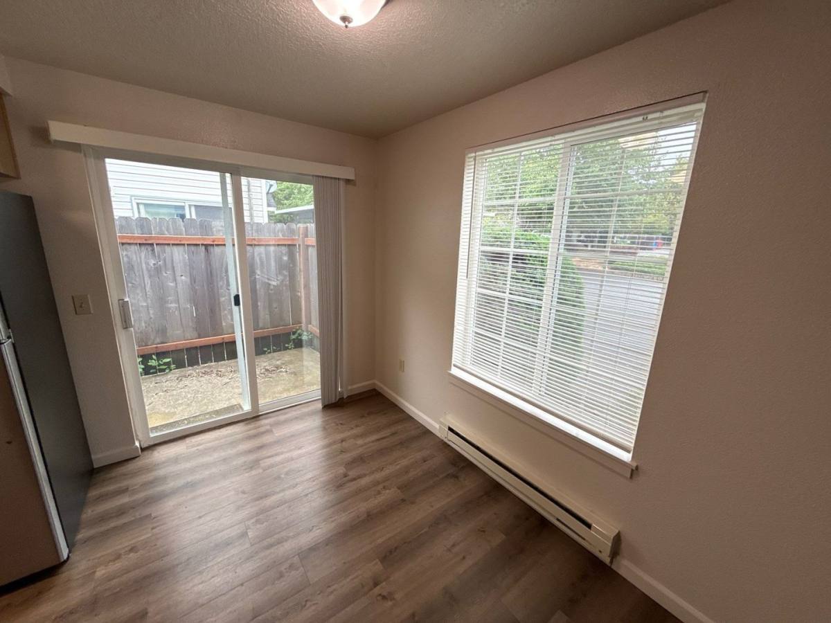 Apartment for rent at 917 Bryan Court, Silverton, OR 97381