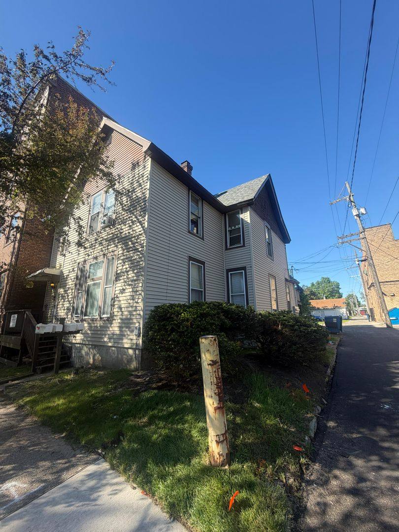 Apartment for rent at 708 Perry St, La Porte, IN 46350