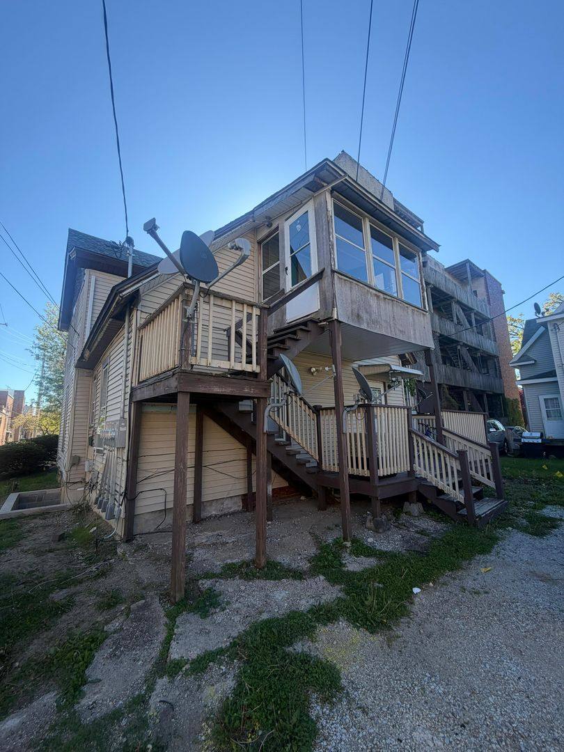 Apartment for rent at 708 Perry St, La Porte, IN 46350
