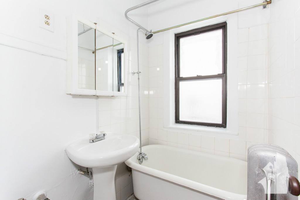 Apartment for rent at 2700 N Spaulding Ave #2E, Chicago, IL 60647