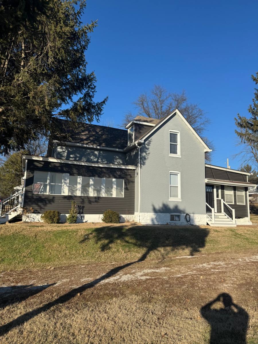 House for rent at 1016 S Church St, Belleville, IL 62220