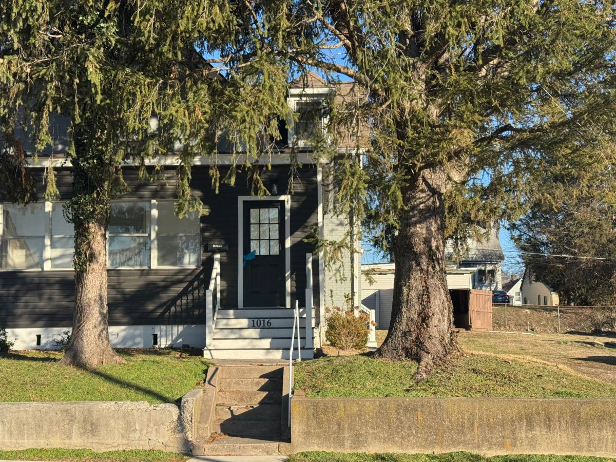 House for rent at 1016 S Church St, Belleville, IL 62220