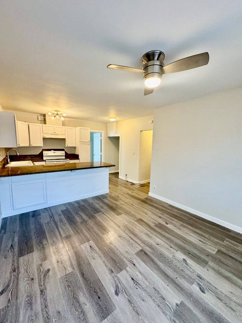 Apartment for rent at 7524 Sepulveda Blvd, Van Nuys, CA 91405