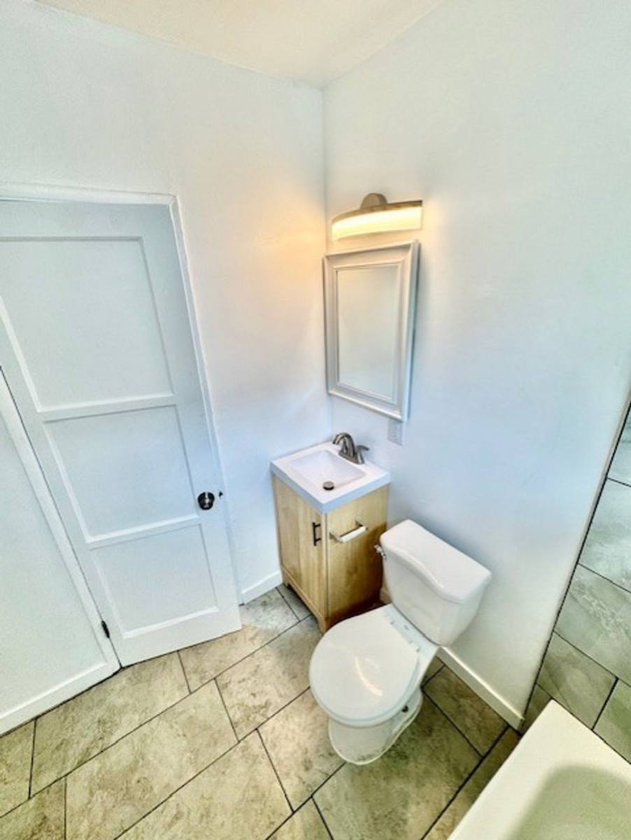 Apartment for rent at 7524 Sepulveda Blvd, Van Nuys, CA 91405