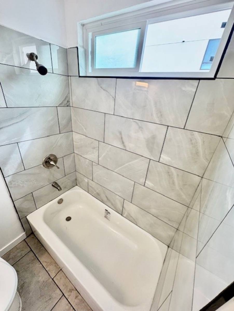 Apartment for rent at 7524 Sepulveda Blvd, Van Nuys, CA 91405