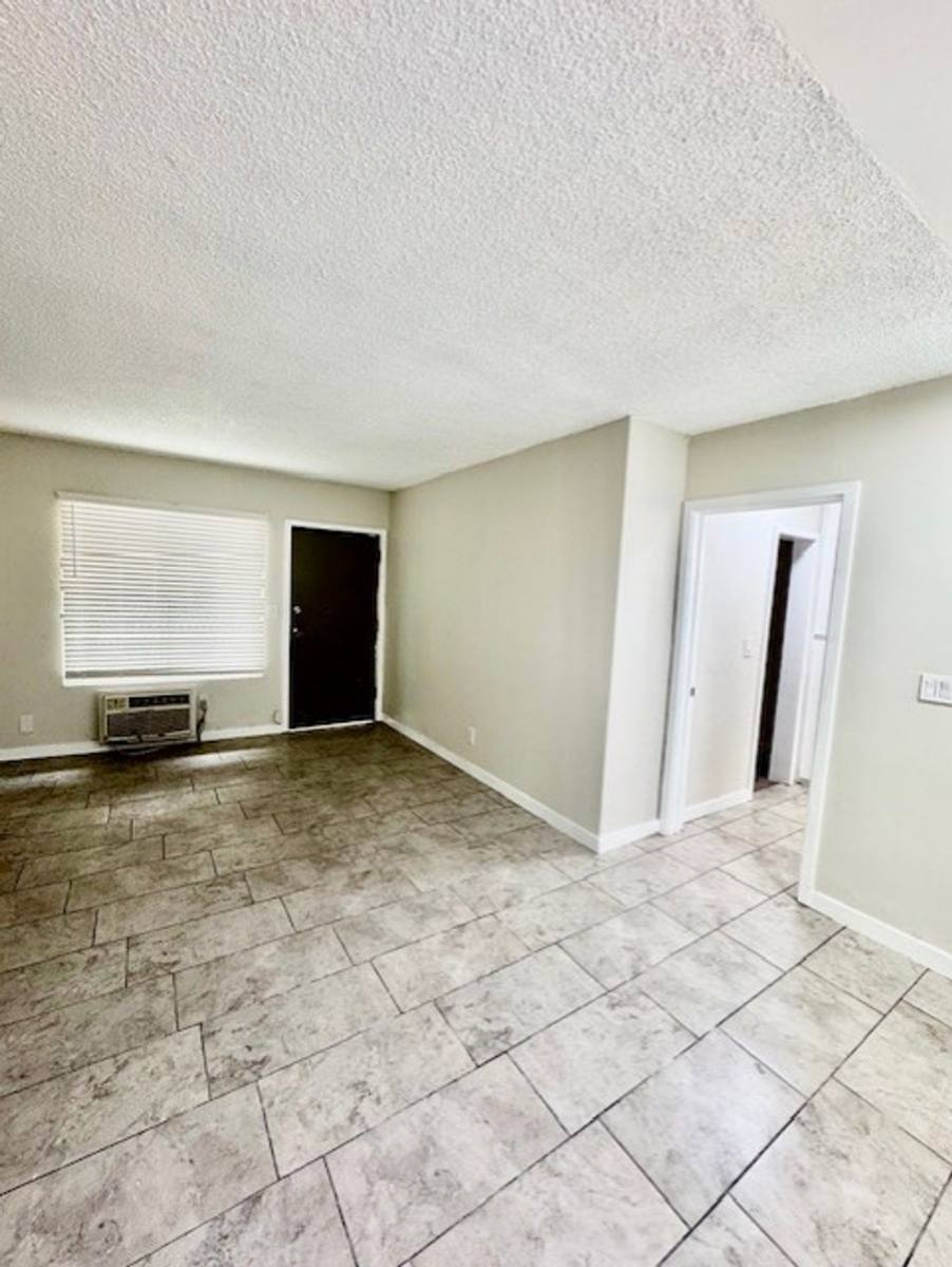 Apartment for rent at 7524 Sepulveda Blvd, Van Nuys, CA 91405