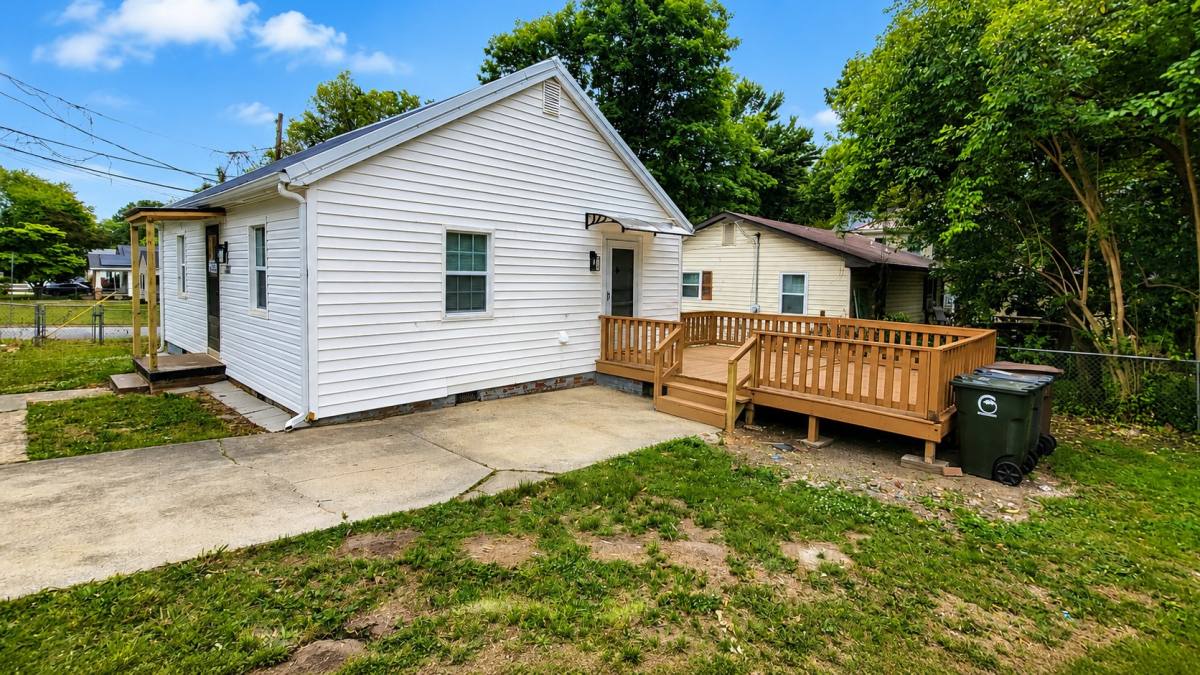House for rent at 1401 Oak St, Greensboro, NC 27406