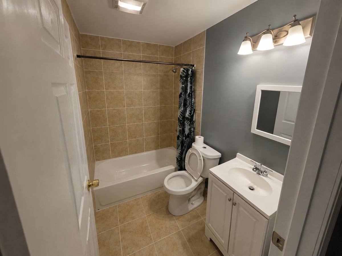 House for rent at 1401 Oak St, Greensboro, NC 27406