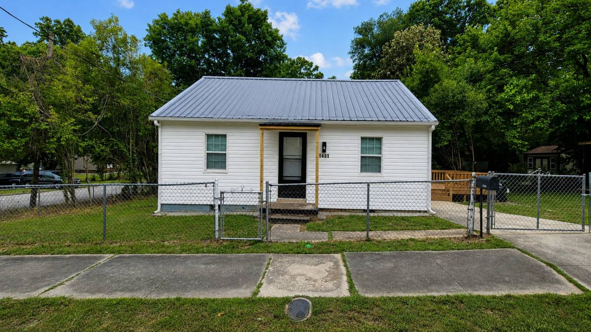 House for rent at 1401 Oak St, Greensboro, NC 27406