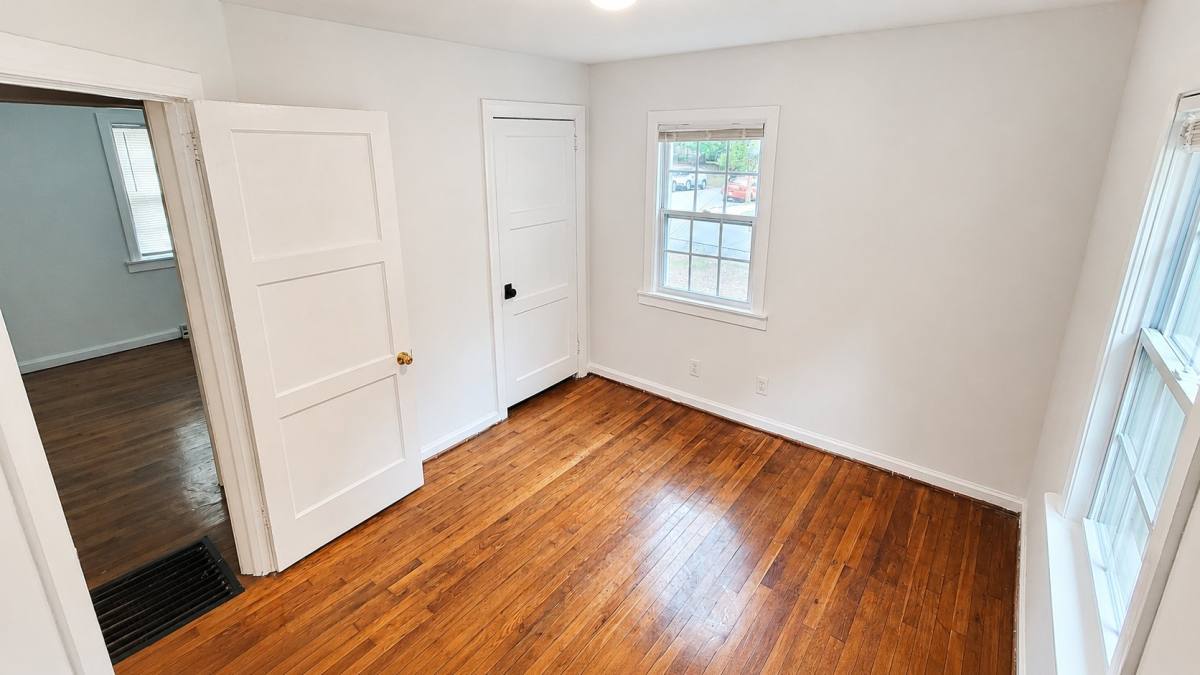 House for rent at 1401 Oak St, Greensboro, NC 27406