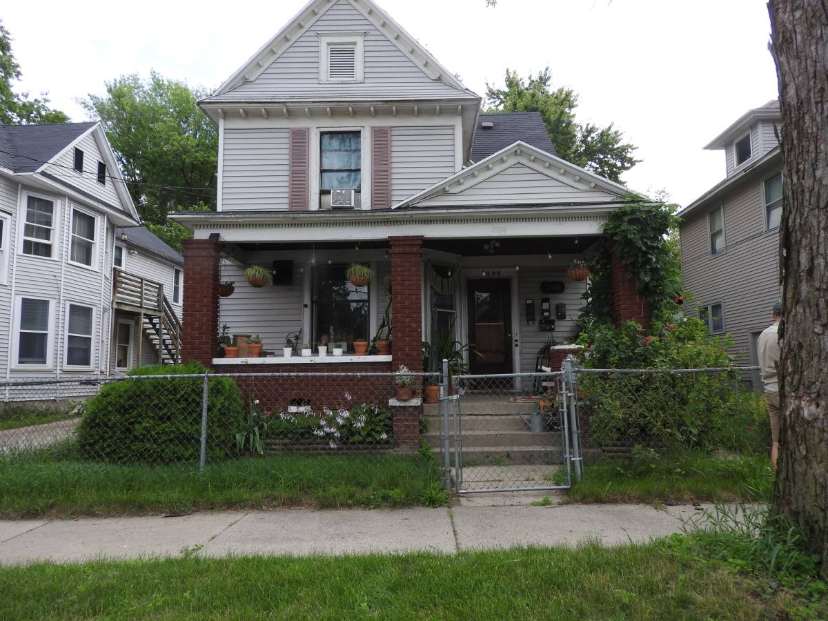 Apartment for rent at 306 Gold Ave NW #1, Grand Rapids, MI 49504