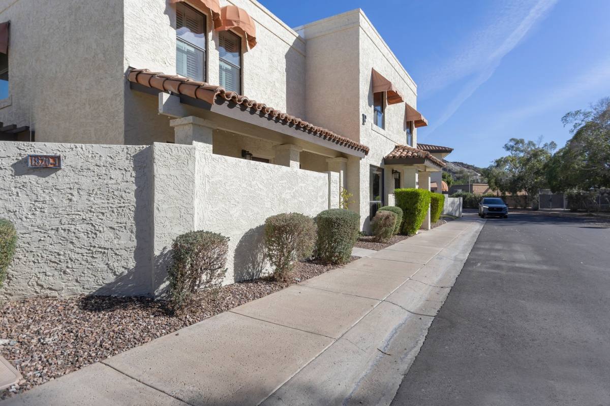 Townhouse for rent at 1820 E Frier Dr #2, Phoenix, AZ 85020