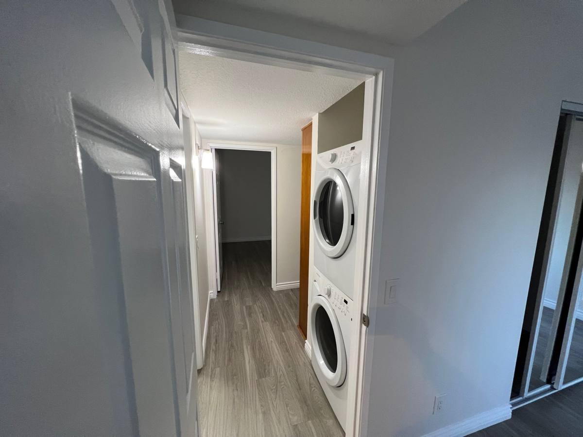 Apartment for rent at 14615 Burbank Blvd #201, Van Nuys, CA 91411
